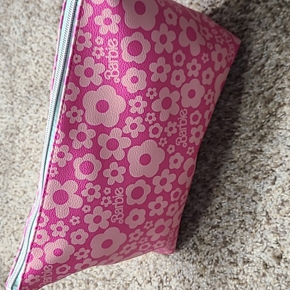 Barbie Make-up Accessory Bag - Picture 3 of 7